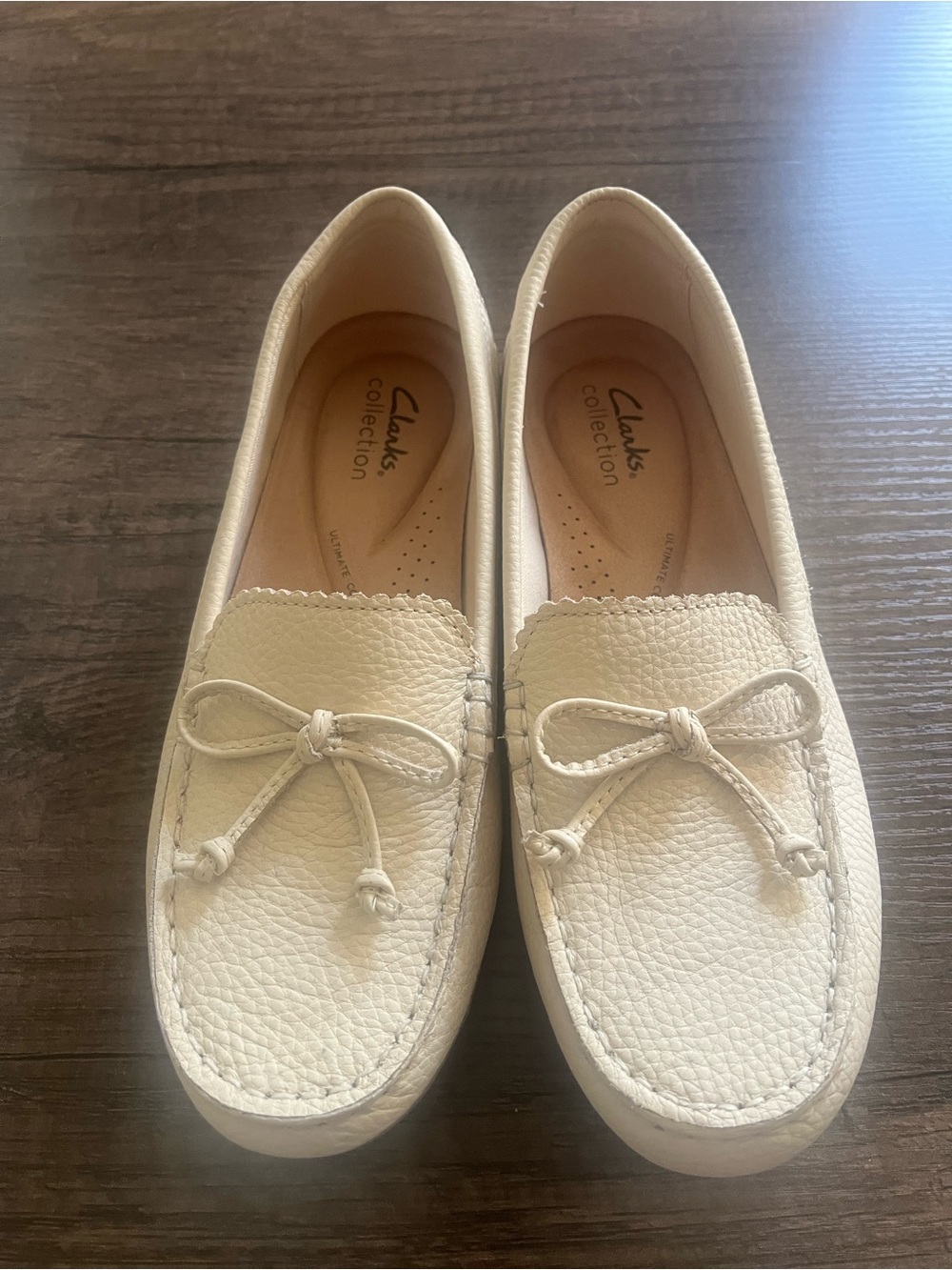 Clarks Women's Cream Pebbled Leather Moccasin Loafers